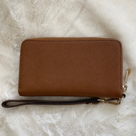 Michael Kors Wallet - Picture 5 of 9